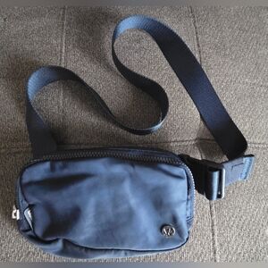 Lululemon Everywhere 1L Belt Bag